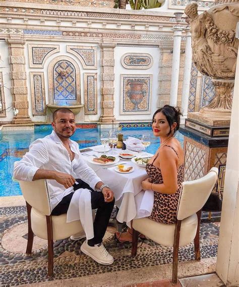 casa versace restaurant|who inherited gianni versace estate.